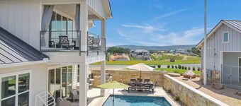 The Heavenly Haven - Spacious 4BR/4BA House, Private Pool/Hot Tub & Marina Slip