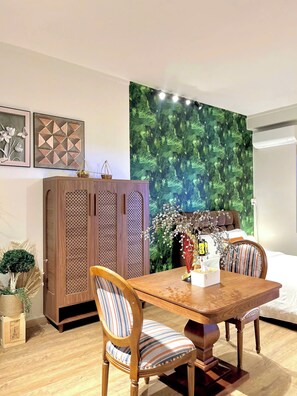 Basic Apartment, City View | In-room dining - 1 BR Nguyen Hue Walking St Bitexco (binh thanh)