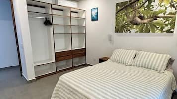 4 bedrooms, desk, iron/ironing board, travel crib