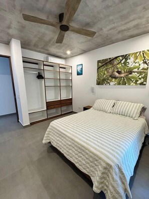4 bedrooms, desk, iron/ironing board, travel cot - Main Villa at Howlers Point (Tamarindo)