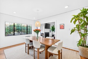 Dining - Private 2BR Duplex  Parking, W/D, Near Studios (Los Angeles)