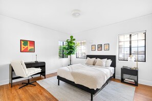2 bedrooms, iron/ironing board, WiFi, bed sheets - Private 2BR Duplex  Parking, W/D, Near Studios (Los Angeles)