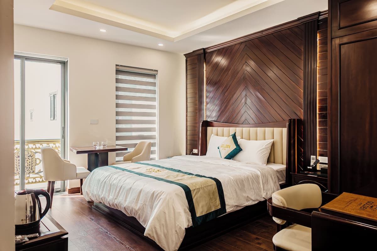 Habitación doble superior, balcón | Escritorio, wifi gratis, ropa de cama