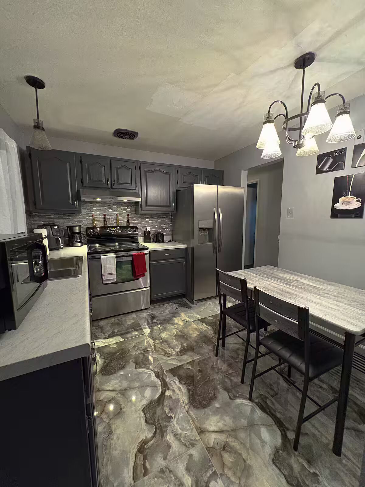 Refrigerador, microondas, horno y parrilla de estufa 