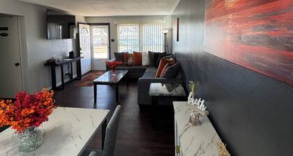 Aurora Adobe in St. Louis Tremendous 3Bedroom House with AC