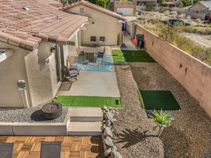 Terrace/patio - Music Oasis: Pool/Spa, Basketball, Arcade, Central replaced (Desert Hot Springs)