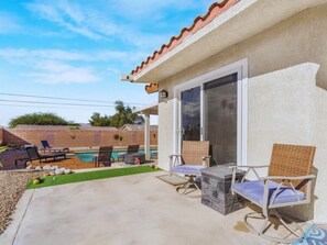 Terrace/patio - Music Oasis: Pool/Spa, Basketball, Arcade, Central replaced (Desert Hot Springs)