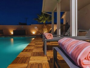 A heated pool - Music Oasis: Pool/Spa, Basketball, Arcade, Central replaced (Desert Hot Springs)