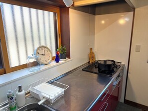 Private kitchen - A base for Hakuba skiing and sightseeing in Matsumoto! Enjoy bonfires and BBQ in the Azumino forest. (安曇野市)
