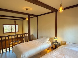 2 bedrooms, free WiFi, bed sheets - A base for Hakuba skiing and sightseeing in Matsumoto! Enjoy bonfires and BBQ in the Azumino forest. (安曇野市)