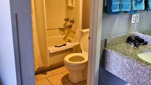 Unclassified image, 4 of 6, button - Room 124 - 2 Double Beds (Livingston)