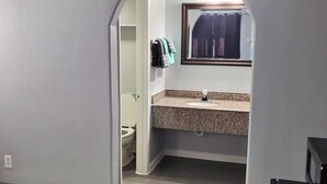 Unclassified image, 5 of 6, button - Room 124 - 2 Double Beds (Livingston)