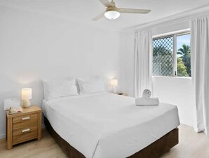 Room - Mermaid Beach Resort Stay + 2BR + Balcony & Pool (Gold Coast)