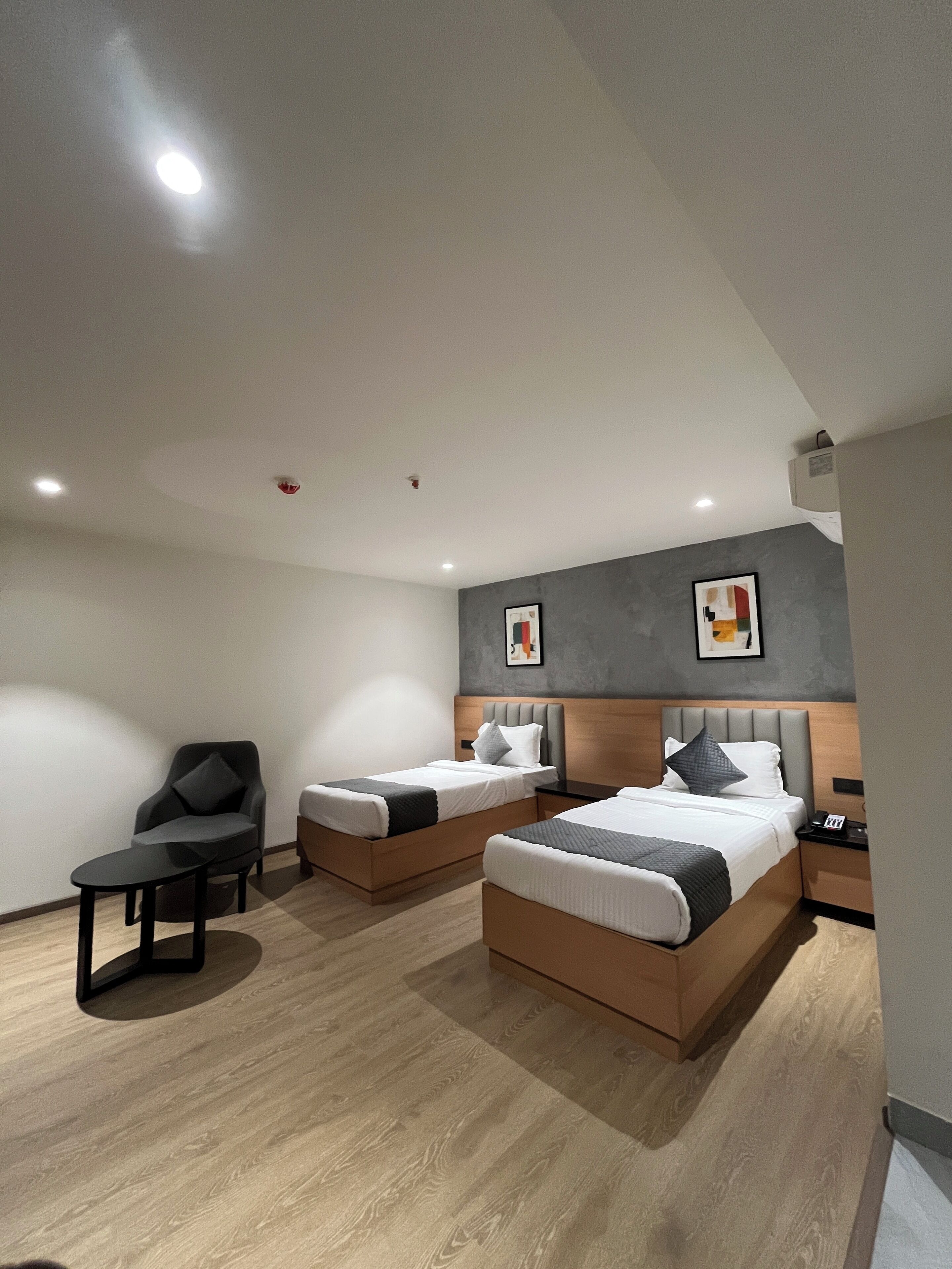 Twin Room | Desk, free WiFi