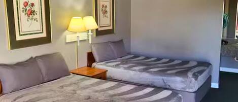 Iron/ironing board, WiFi, bed sheets