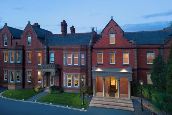 Exterior - Delta Hotels Preston (Broughton)