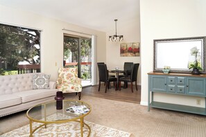 Unclassified image, 4 of 19, button - Bright Second-Floor 2 Bed, 2 Bath Condo in Prime 92122 Location, Near UCSD, UTC  (San Diego)