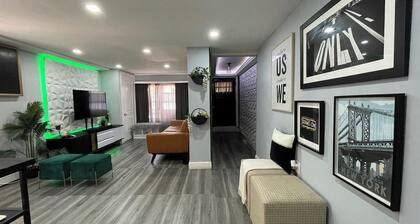 Stylish Cozy 2-bedroom with Bar, Yard, Private Parking Near JFK/Queens