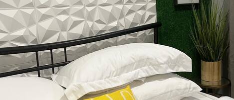 Iron/ironing board, Internet, bed sheets