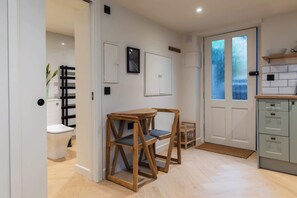 Interior - Cosy Garden Flat with work space in Montpelier (Bristol)