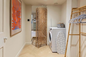 Interior - Cosy Garden Flat with work space in Montpelier (Bristol)