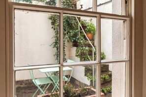 Interior - Cosy Garden Flat with work space in Montpelier (Bristol)