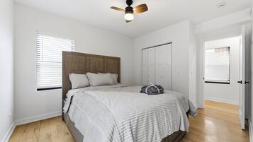 Strykjärn/strykbräda, wi-fi och sängkläder