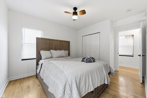 Strykjärn/strykbräda, wi-fi och sängkläder