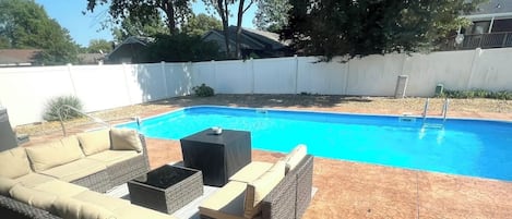 Alberca al aire libre y alberca climatizada