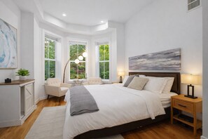 4 bedrooms, iron/ironing board, WiFi, bed sheets