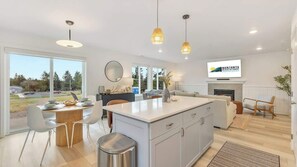 Interior - Driftwood Dreams (Manzanita)