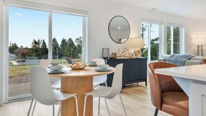 Dining - Driftwood Dreams (Manzanita)