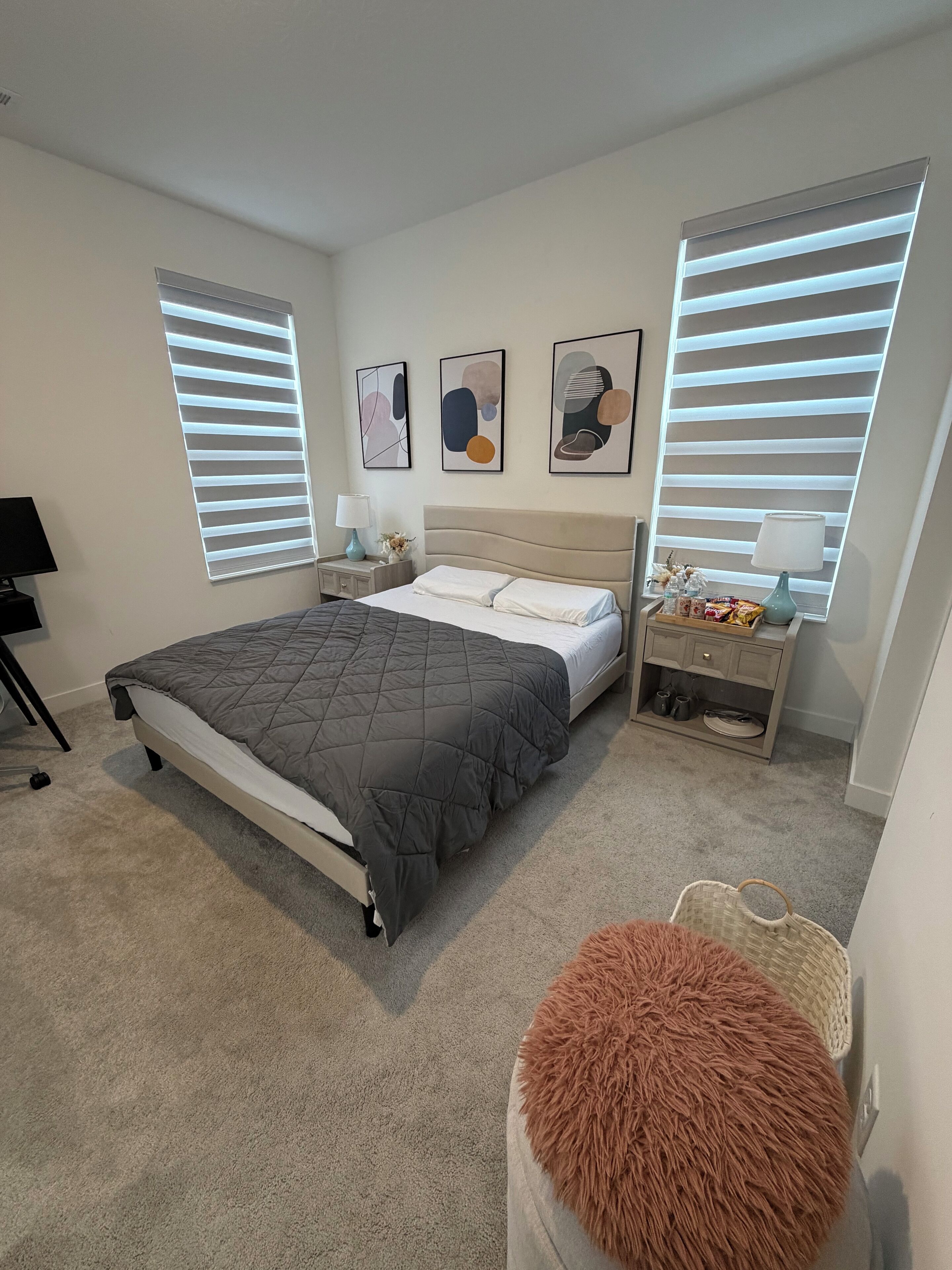 Iron/ironing board, WiFi, bed sheets