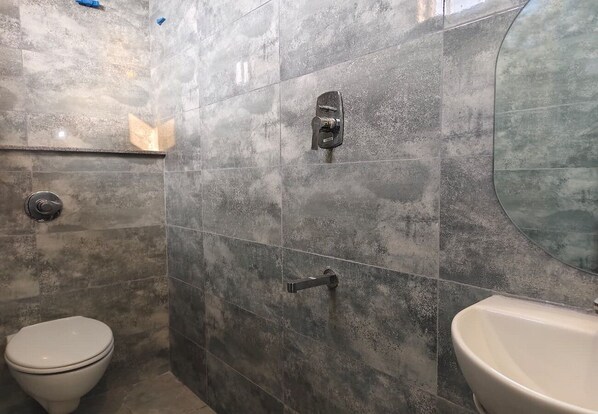 Family Studio Suite | Bathroom - Villa Govindaraj (Puducherry)