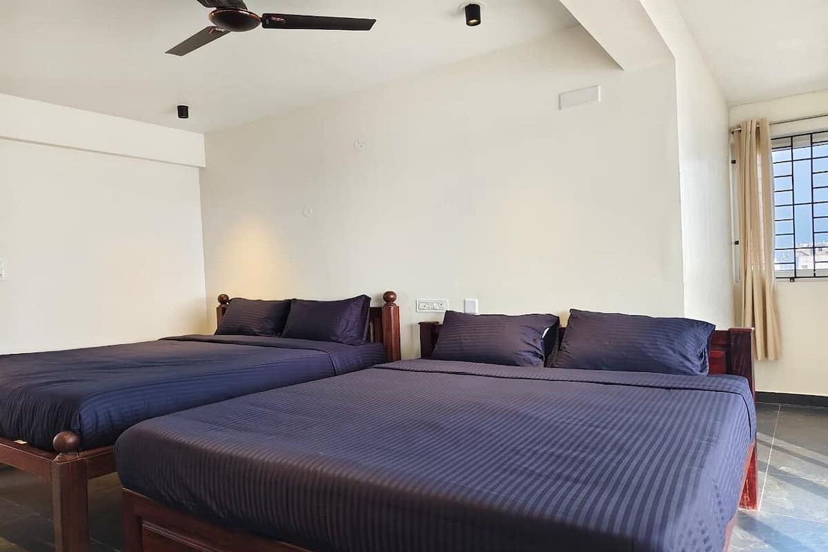 Family Studio Suite | Desk, free WiFi, bed sheets