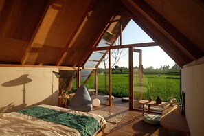 WiFi - Designer Bamboo A-Frame Hut Amidst Ubud Rice Fields (Kemenuh)