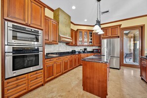 Mikroaaltouuni, uuni, liesi, astianpesukone