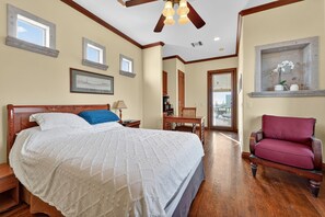 Iron/ironing board, WiFi, bed sheets - Luxurious Tuscan-style Villa with magnificent panoramic views. (Apache Junction)