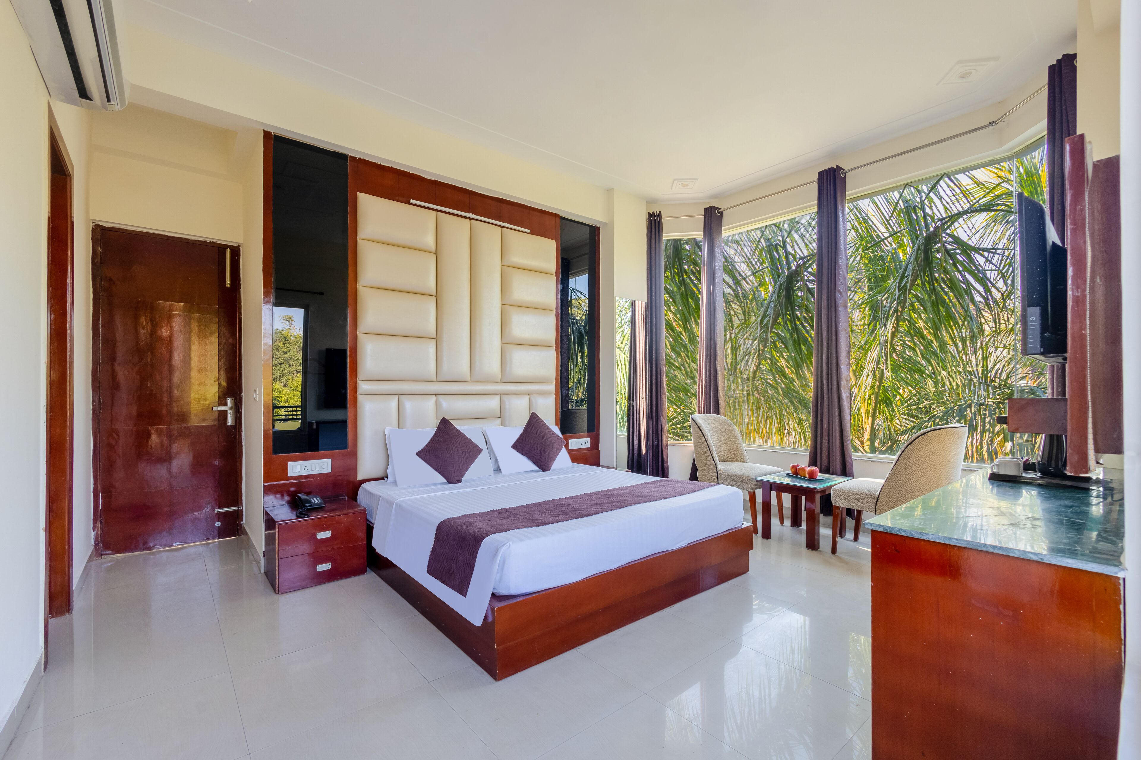 Classic Room, Mountain View | In-room safe, free WiFi