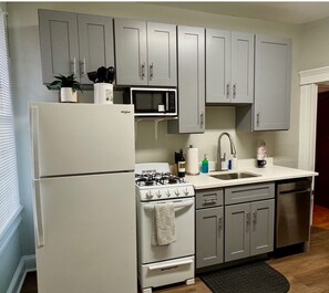 Microwave, oven, stovetop, dishwasher - Steps to JHU & Union Memorial Hospital-Cozy and Modern 2BR Baltimore Apartment (Baltimore)