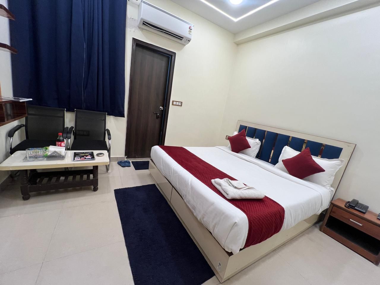 Deluxe Double Room, City View | Desk, laptop workspace, free WiFi