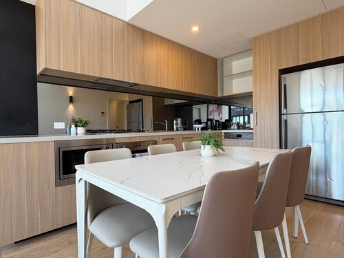 Bright Stylish 2B2B Apartment in Leichhardt
