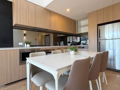 Bright Stylish 2B2B Apartment in Leichhardt