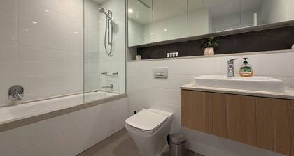 Bright Stylish 2B2B Apartment in Leichhardt
