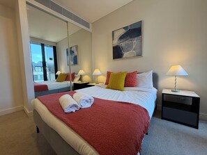 2 bedrooms, iron/ironing board, WiFi, bed sheets - Bright Stylish 2B2B Apartment in Leichhardt (Leichhardt)