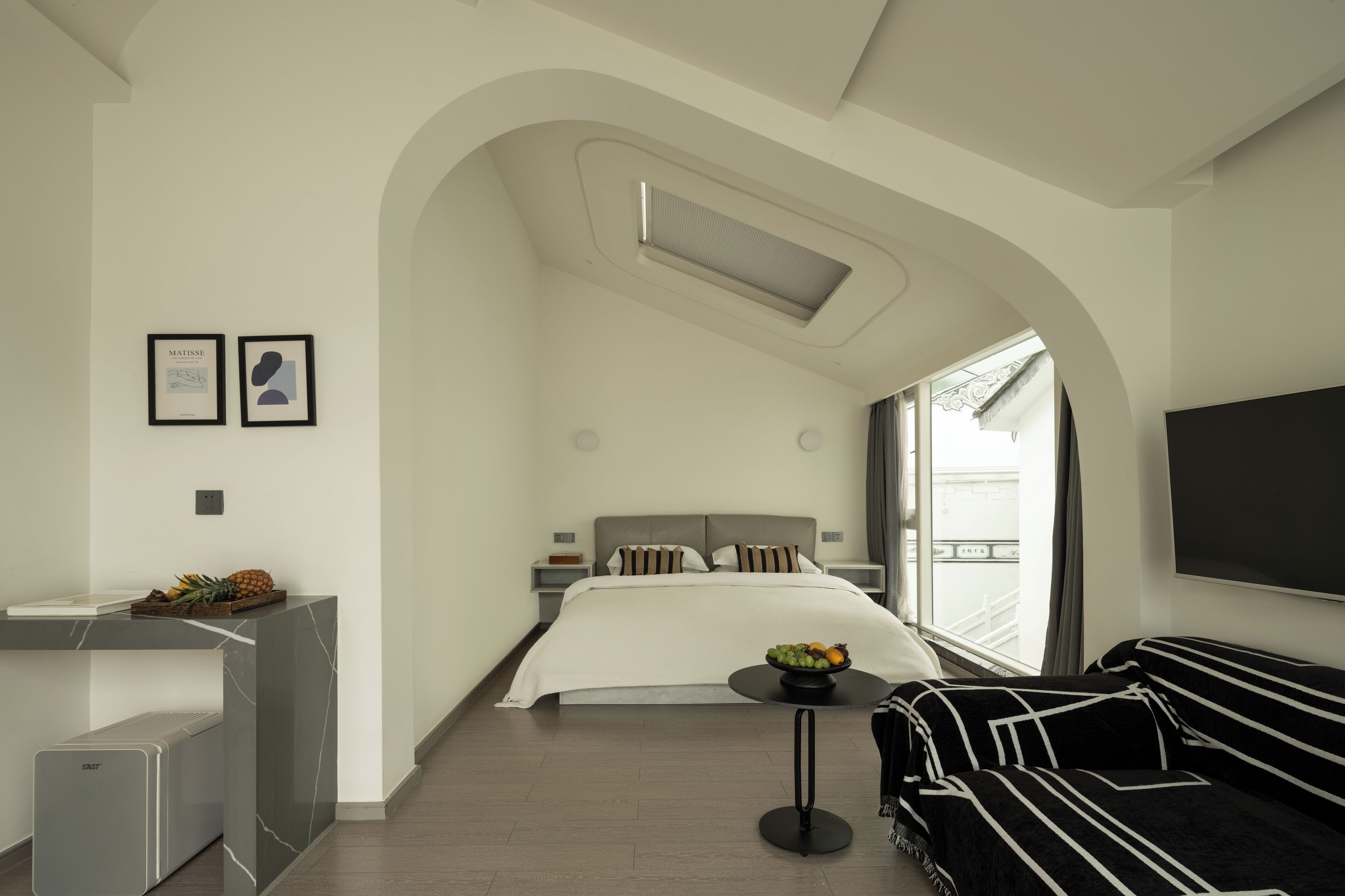 Kahden hengen perushuone, näköala pihalle | Untuvapeitot, työpöytä, pimennysverhot, äänieristys