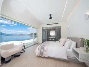 クラシック ダブルルーム シービュー | 羽毛の掛け布団、デスク、遮光カーテン、防音設備