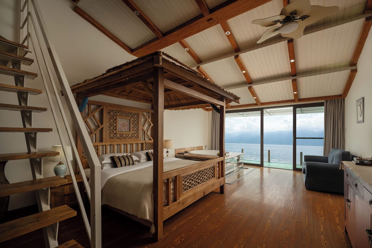 Suíte estúdio família, vista para o mar | Edredons de pluma, escrivaninha, cortinas blackout