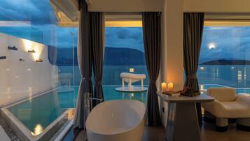 Deep-soaking bathtub