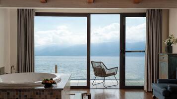 Senior Double Room, Sea View | Deep soaking bathtub